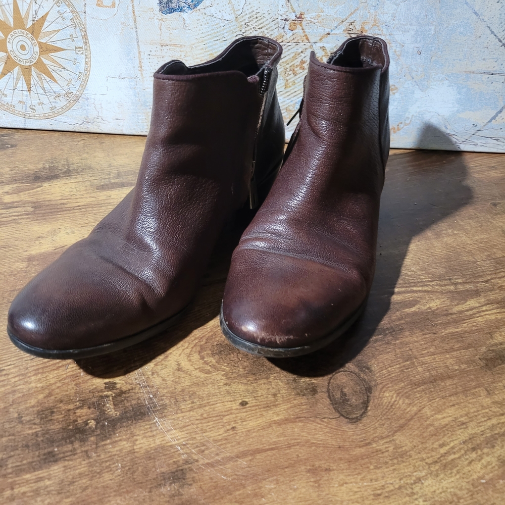 Sam Edelman Women's Dark Brown Distressed Leather Ankle Boots, Size 9.